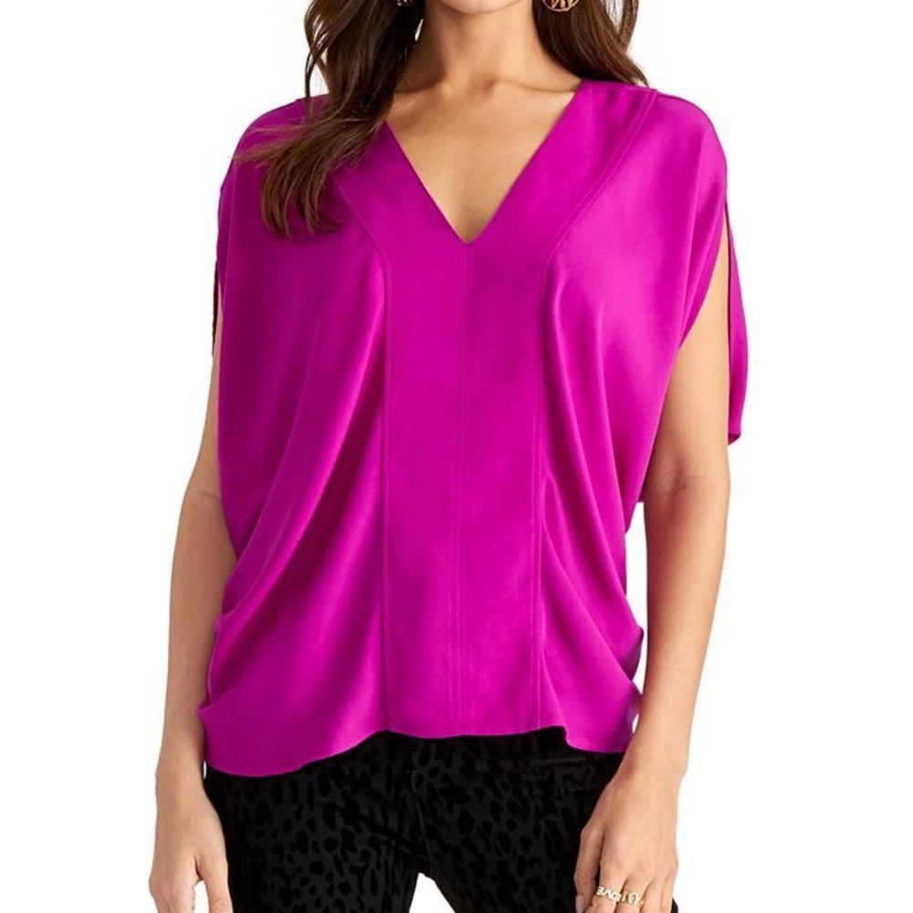 RACHEL Rachel Roy v-neck top, size L.